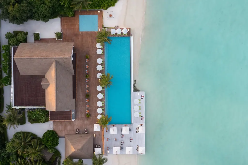 Mercure Maldives Kooddoo Resort image 18