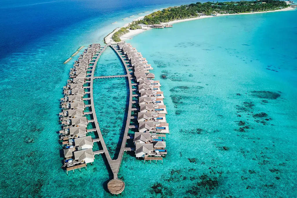 Sirru Fen Fushi – Private Lagoon Resort image 2