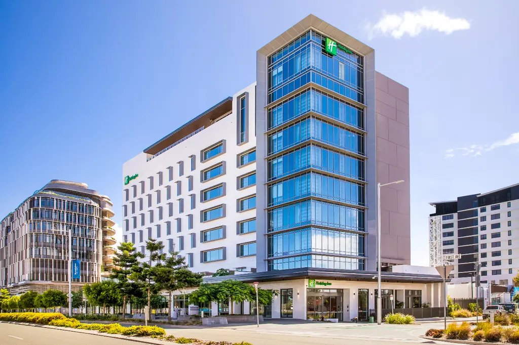 Holiday Inn & Suites Sunshine Coast image 1