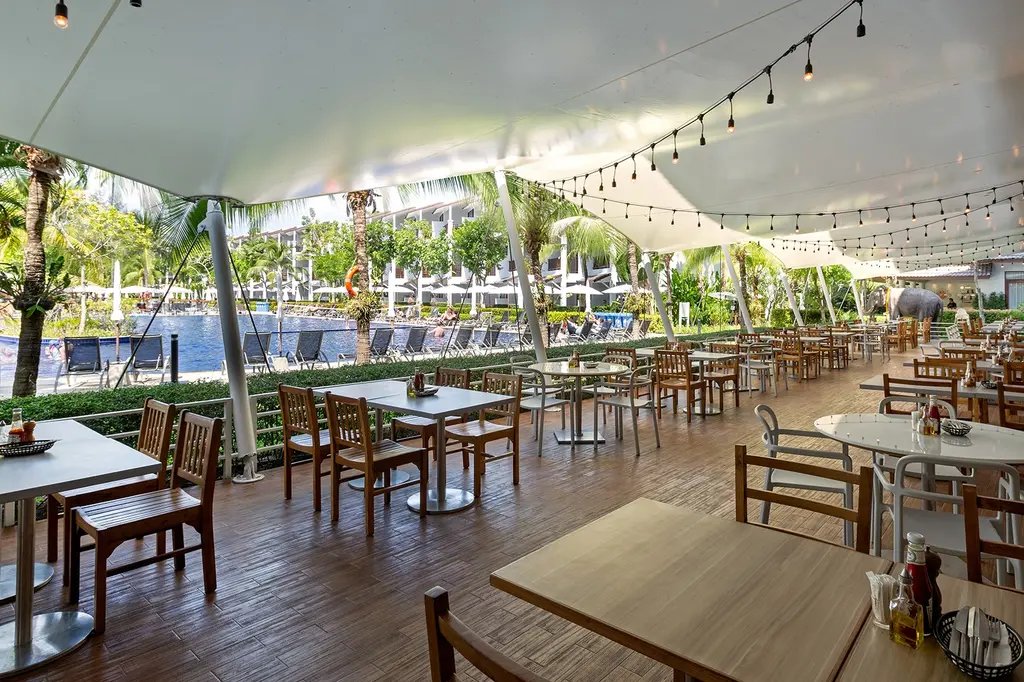 Sunwing Kamala Beach image 8